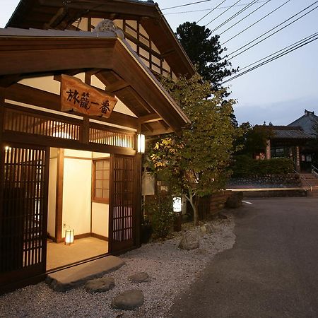 Отель Oyo Hatago Ichiban Титибу Экстерьер фото
