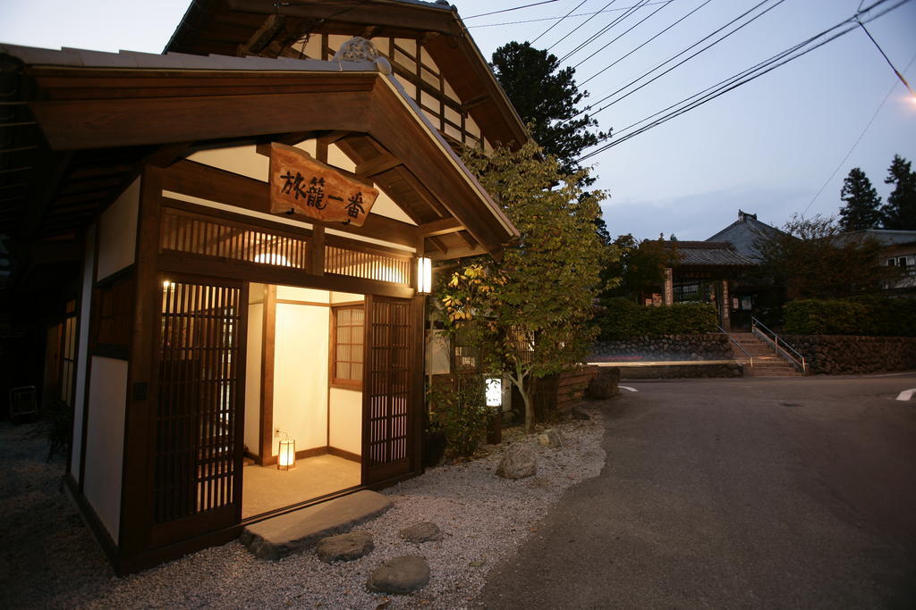 Отель Oyo Hatago Ichiban Титибу Экстерьер фото