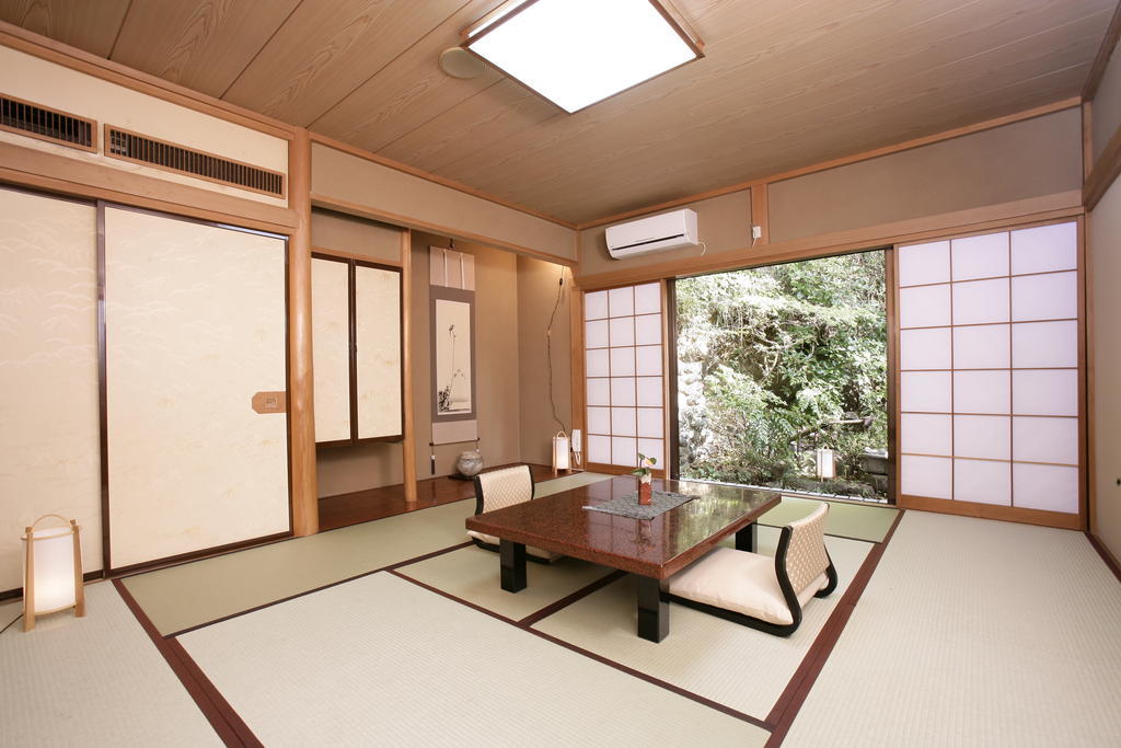 Отель Oyo Hatago Ichiban Титибу Экстерьер фото